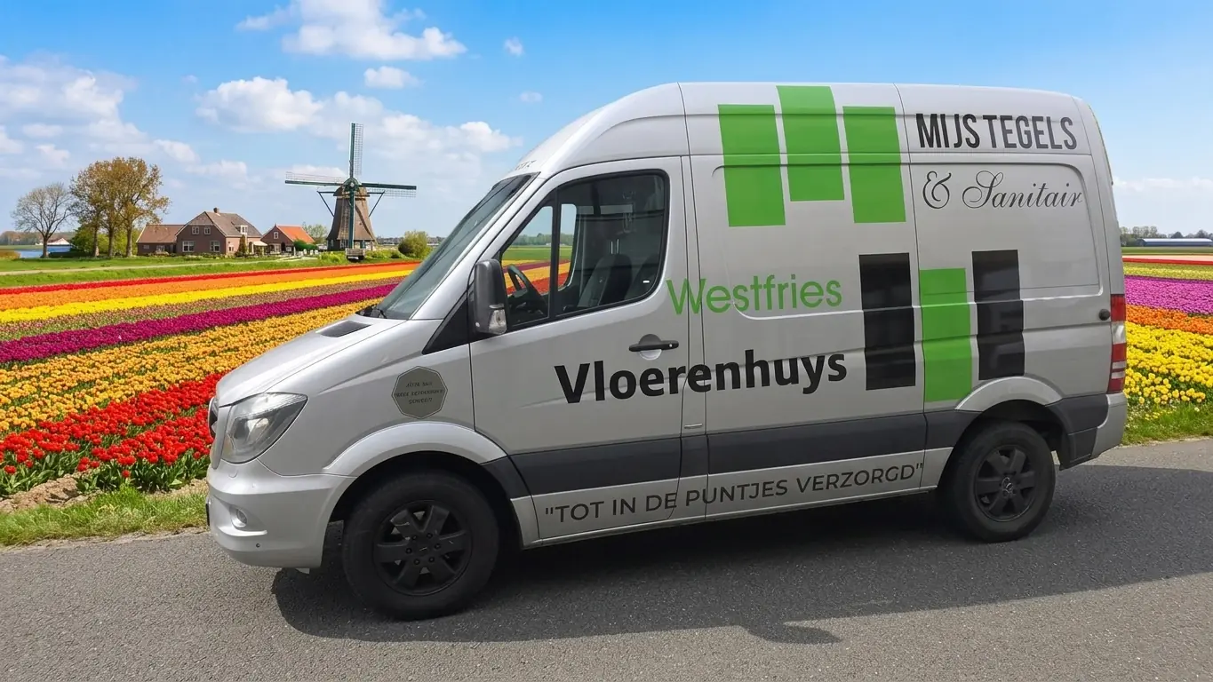 Bedrijfsbus van MIJS Tegels & Sanitair tussen de bollenvelden in West-Friesland