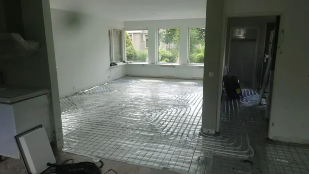 Vloerverwarming aangelegd voordat de tegels komen (Vloertegels met vloerverwarming)